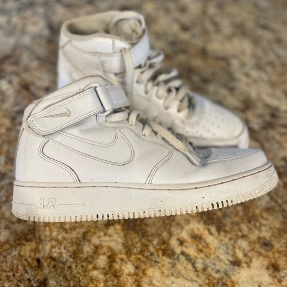 Men’s Nike Air Force Mid sneakers - Picture 4 of 8